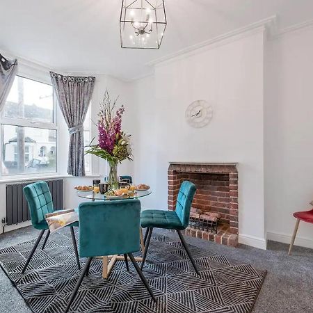 Pembroke House Apartment Norwood Екстериор снимка